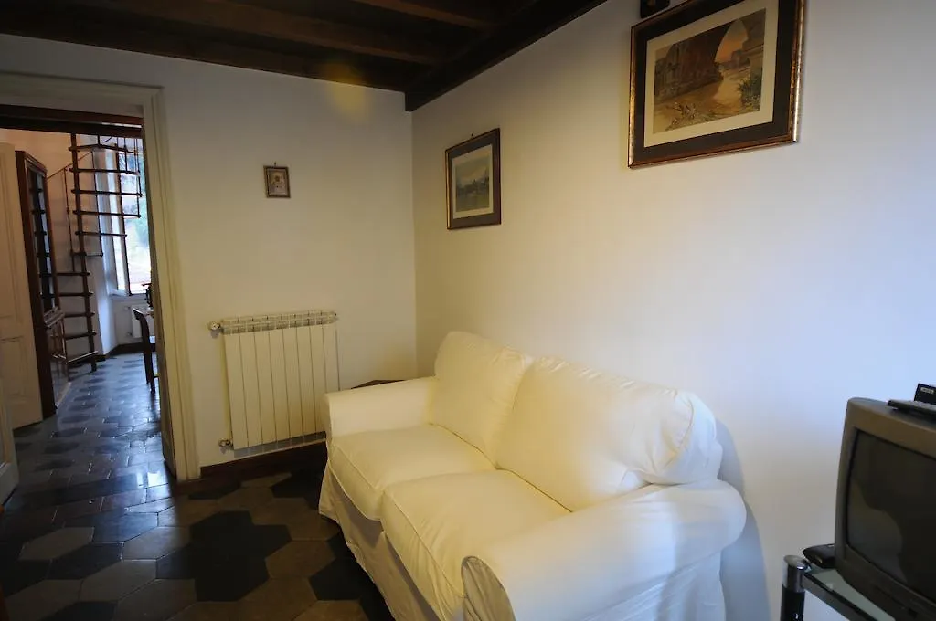 Holiday home Casa Vacanze Colosseo Da Fernando No Elevator Rome